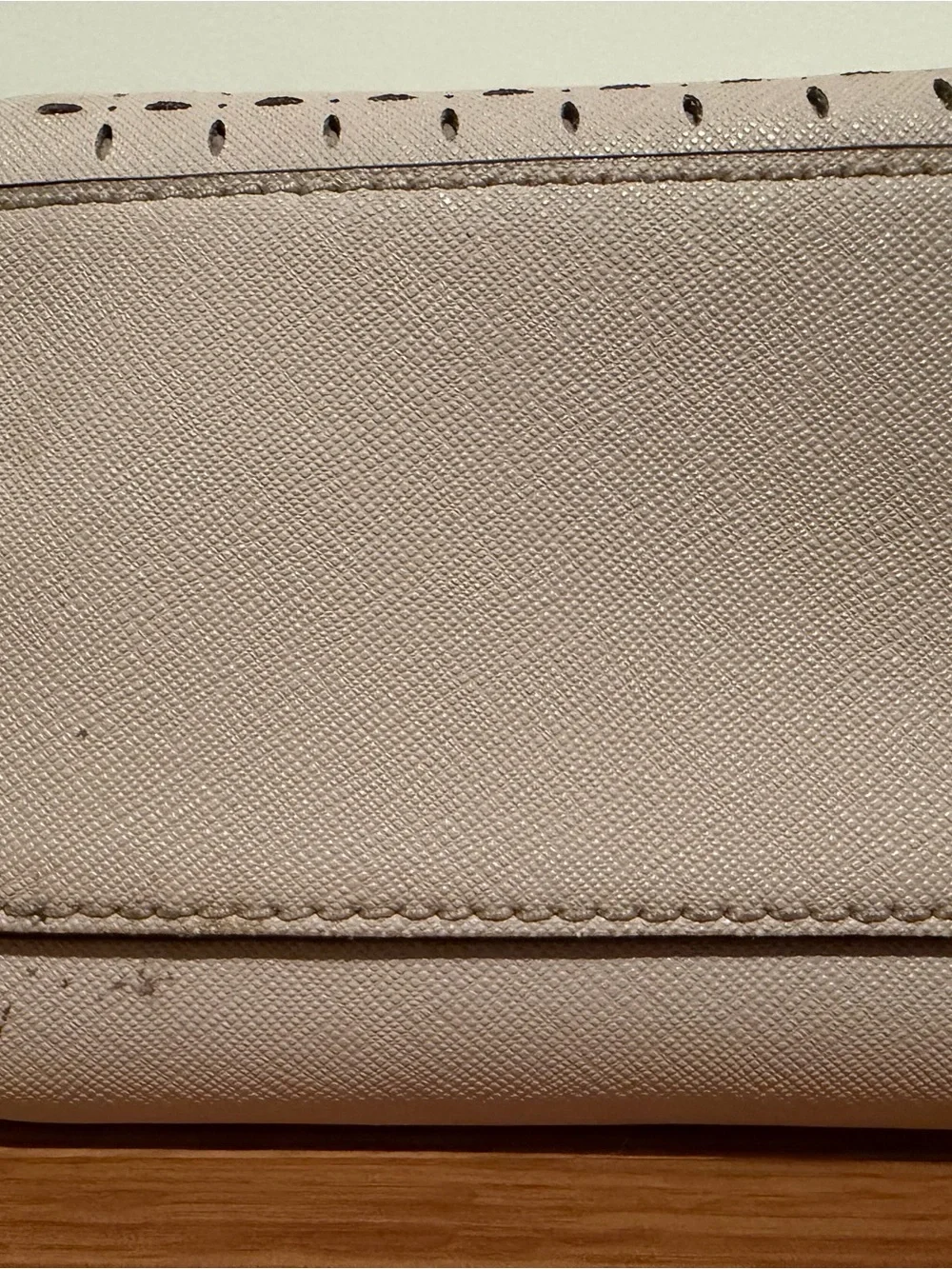 Kate Spade New York Beige Milton Land Saffiano Leather handbag